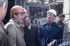 17.04.1986, Warszawa, Polska.
Wizyta Pełnomocnika ZSRR do spraw budowy metra w Warszawie. 1. z lewej Tadeusz Romanowski - wicedyrektor Miastoprojektu, generalny projektant I linii metra.
Fot. Edward Grochowicz, zbiory Ośrodka KARTA