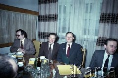 19.04.1986, Warszawa, Polska.
Podpisanie umowy związanej z budową I linii metra w Warszawie.
Fot. Edward Grochowicz, zbiory Ośrodka KARTA