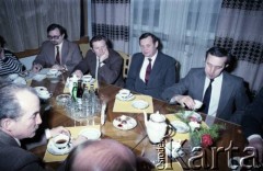 19.04.1986, Warszawa, Polska.
Podpisanie umowy związanej z budową I linii metra w Warszawie.
Fot. Edward Grochowicz, zbiory Ośrodka KARTA