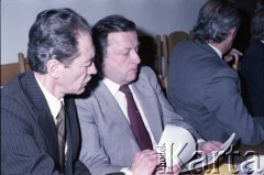 19.04.1986, Warszawa, Polska.
Podpisanie umowy związanej z budową I linii metra w Warszawie. 1. z lewej Tadeusz Romanowski - wicedyrektor Miastoprojektu, generalny projektant I linii metra.
Fot. Edward Grochowicz, zbiory Ośrodka KARTA