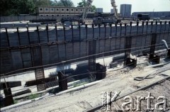 Maj 1986, Warszawa, Polska.
Budowa tunelu I linii metra w Warszawie tzw. metodą berlińską.
Fot. Edward Grochowicz, zbiory Ośrodka KARTA