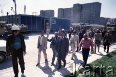 Maj 1986, Warszawa, Polska.
Wizyta prezydenta Warszawy gen. Mieczysława Dębickiego na terenie budowy I linii metra.
Fot. Edward Grochowicz, zbiory Ośrodka KARTA