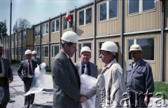 Maj 1986, Warszawa, Polska.
Wizyta prezydenta Warszawy gen. Mieczysława Dębickiego na terenie budowy I linii metra.
Fot. Edward Grochowicz, zbiory Ośrodka KARTA