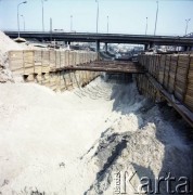 Maj 1986, Warszawa, Polska.
Budowa I linii metra metodą odkrywkową na Ursynowie.
Fot. Edward Grochowicz, zbiory Ośrodka KARTA