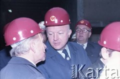 8.10.1986, Warszawa, Polska.
Wizyta przedstawicieli władz na terenie budowy I linii metra w Warszawie. W centrum Janusz Kubasiewicz - I sekretarz KW PZPR.
Fot. Edward Grochowicz, zbiory Ośrodka KARTA