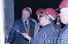 8.10.1986, Warszawa, Polska.
Wizyta przedstawicieli władz na terenie budowy I linii metra w Warszawie. 2. z lewej Władimir Bronikow - ambasador ZSRR w Polsce.
Fot. Edward Grochowicz, zbiory Ośrodka KARTA