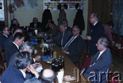8.10.1986, Warszawa, Polska.
Spotkanie przedstawicieli władz dotyczące budowy I linii metra w Warszawie. Stoi Jerzy Brzostek - generalny dyrektor Generalnej Dyrekcji Budowy Metra.
Fot. Edward Grochowicz, zbiory Ośrodka KARTA