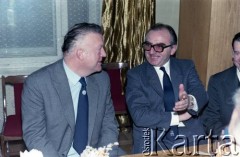 8.10.1986, Warszawa, Polska.
Spotkanie przedstawicieli władz dotyczące budowy I linii metra w Warszawie. 1. z lewej Janusz Kubasiewicz- I sekretarz KW PZPR.
Fot. Edward Grochowicz, zbiory Ośrodka KARTA
