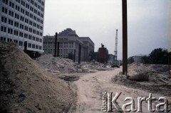12.07.1987, Warszawa, Polska.
Budowa I linii metra - stacja Pole Mokotowskie. W tle budynek Szkoły Głównej Handlowej.
Fot. Edward Grochowicz, zbiory Ośrodka KARTA