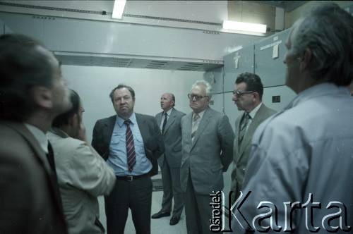 1.06.1988, Warszawa, Polska.
Wizyta pełnomocnika ZSRR ds. budowy metra w Warszawie, prawdopodobnie na terenie Stacji Techniczno-Postojowej 