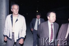 1.06.1988, Warszawa, Polska.
Wizyta pełnomocnika ZSRR ds. budowy metra w Warszawie (1. od prawej) na terenie budowy I linii metra.
Fot. Edward Grochowicz, zbiory Ośrodka KARTA