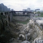 Sierpień 1988, Warszawa, Polska.
Budowa tunelu I linii metra wzdłuż al. Komisji Edukacji Narodowej.
Fot. Edward Grochowicz, zbiory Ośrodka KARTA