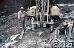 Sierpień 1988, Warszawa, Polska.
Robotnik na budowie I linii metra.
Fot. Edward Grochowicz, zbiory Ośrodka KARTA