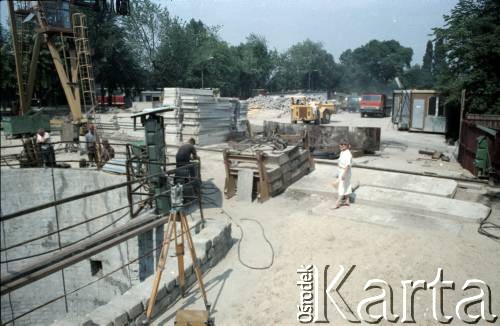 Sierpień 1988, Warszawa, Polska.
Budowa tunelu I linii metra metodą tarczową.
Fot. Edward Grochowicz, zbiory Ośrodka KARTA