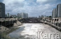 Sierpień 1988, Warszawa, Polska.
Budowa tunelu I linii metra wzdłuż al. Komisji Edukacji Narodowej.
Fot. Edward Grochowicz, zbiory Ośrodka KARTA