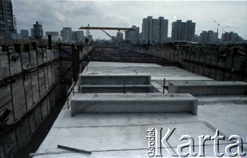 Sierpień 1988, Warszawa, Polska.
Budowa tunelu I linii metra wzdłuż al. Komisji Edukacji Narodowej.
Fot. Edward Grochowicz, zbiory Ośrodka KARTA