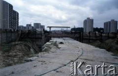 Sierpień 1988, Warszawa, Polska.
Budowa tunelu I linii metra wzdłuż al. Komisji Edukacji Narodowej.
Fot. Edward Grochowicz, zbiory Ośrodka KARTA