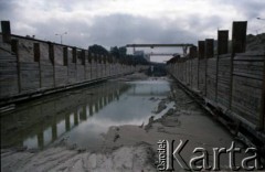 Sierpień 1988, Warszawa, Polska.
Budowa tunelu I linii metra wzdłuż al. Komisji Edukacji Narodowej.
Fot. Edward Grochowicz, zbiory Ośrodka KARTA