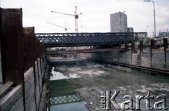 Sierpień 1988, Warszawa, Polska.
Budowa tunelu I linii metra wzdłuż al. Komisji Edukacji Narodowej.
Fot. Edward Grochowicz, zbiory Ośrodka KARTA