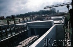 Sierpień 1988, Warszawa, Polska.
Budowa tunelu I linii metra wzdłuż al. Komisji Edukacji Narodowej.
Fot. Edward Grochowicz, zbiory Ośrodka KARTA