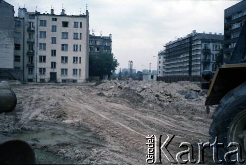 Sierpień 1988, Warszawa, Polska.
Budowa I linii metra, w okolicy stacji Politechnika.
Fot. Edward Grochowiecz, zbiory Ośrodka KARTA