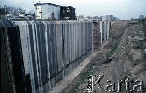 Sierpień 1988, Warszawa, Polska.
Budowa tunelu I linii metra.
Fot. Edward Grochowicz, zbiory Ośrodka KARTA
