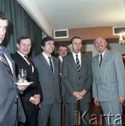 Marzec 1989, Warszawa, Polska.
Bankiet po podpisaniu umowy na dostawę wagonów produkcji radzieckiej (seria 81) dla warszawskiego metra.
Fot. Edward Grochowicz, zbiory Ośrodka KARTA