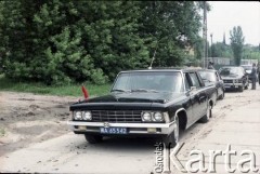 2. połowa lat 80., Warszawa, Polska.
Przedstawiciele władz na terenie budowy I linii metra na odcinku Pole Mokotowskie - Politechnika.
Fot. Edward Grochowicz, zbiory Ośrodka KARTA