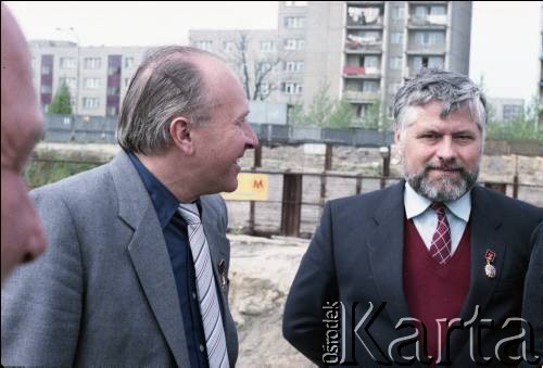 Ok. 1984, Warszawa, Polska.
Pracownicy Generalnej Dyrekcji Budowy Metra z medalami z okazji 40-lecia PRL. 1. od lewej Jerzy Brzostek - generalny dyrektor Generalnej Dyrekcji Budowy Metra.
Fot. Edward Grochowicz, zbiory Ośrodka KARTA