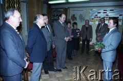 Lata 80., Warszawa, Polska.
Spotkanie dotyczące budowy I linii metra. Od lewej: Marek Białkowski, Jerzy Brzostek - generalny dyrektor Generalnej Dyrekcji Budowy Metra.
Fot. Edward Grochowicz, zbiory Ośrodka KARTA