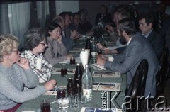 Lata 80., Warszawa, Polska.
Spotkanie dotyczące budowy I linii metra.
Fot. Edward Grochowicz, zbiory Ośrodka KARTA