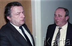 Lata 80., Warszawa, Polska.
Spotkanie przedstawicieli władz dotyczące budowy I linii metra. Po prawej Marek Białkowski.
Fot. Edward Grochowicz, zbiory Ośrodka KARTA