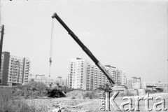 Lata 80., Warszawa, Polska.
Budowa I linii metra wzdłuż al. Komisji Edukacji Narodowej. W tle osiedle Służew nad Dolinką.
Fot. Edward Grochowicz, zbiory Ośrodka KARTA