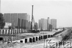 Lata 80., Warszawa, Polska.
Budowa I linii metra, prawdopodobnie wzdłuż al. Komisji Edukacji Narodowej.
Fot. Edward Grochowicz, zbiory Ośrodka KARTA