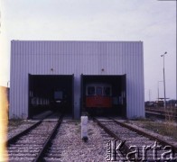 Ok. 1990, Warszawa, Polska.
Wagon metra (seria 81) na terenie Stacji Techniczno - Postojowej 