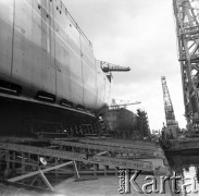 Około 1966, Gdańsk, Polska.
Stocznia Gdańska (od 15.04.1967 Stocznia Gdańska im. Lenina). Budowa statku.
Fot. Edward Grochowicz, zbiory Ośrodka KARTA.