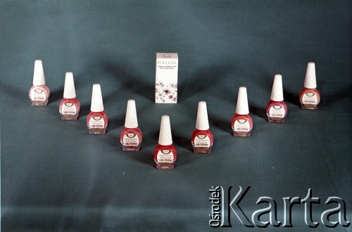 Prawdopodobnie lata 80., Polska.
Fotografia reklamowa wyrobów produkowanych przez przedsiębiorstwo 