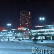 Lata 70., Warszawa, Polska.
Domy Towarowe Centrum, ulica Marszałkowska.
Fot. Edward Grochowicz, zbiory Ośrodka KARTA