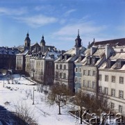 Lata 70., Warszawa, Polska.
Kamienice Nowego Miasta wzdłuż ulicy Mostowej, widok z murów obronnych Starego Miasta.
Fot. Edward Grochowicz, zbiory Ośrodka KARTA