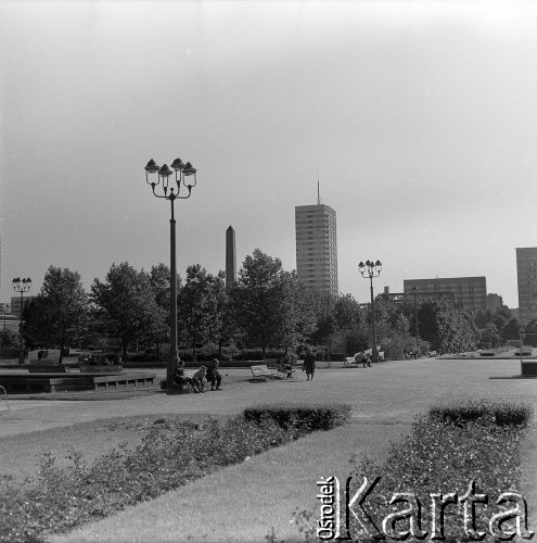 Lata 60., Warszawa, Polska.
Plac Defilad od strony Alej Jerozolimskich.
Fot. Edward Grochowicz, zbiory Ośrodka KARTA
