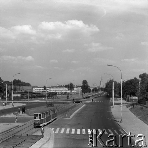 Lata 60., Warszawa, Polska.
Ulica Kasprzaka, skrzyżowanie z ulicą Bema.
Fot. Edward Grochowicz, zbiory Ośrodka KARTA