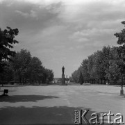 Lata 60., Warszawa, Polska.
Pomnik Józefa Sowińskiego w Parku im. gen. Józefa Sowińskiego.
Fot. Edward Grochowicz, zbiory Ośrodka KARTA