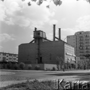 Lata 60., Warszawa, Polska.
Niezidentyfikowany budynek przemysłowy na ulicy Walewskiej.
Fot. Edward Grochowicz, zbiory Ośrodka KARTA