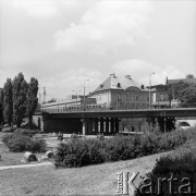 Lata 60., Warszawa, Polska.
Trasa W-Z i ulica Nowy Zjazd, z prawej Pałac pod Blachą.
Fot. Edward Grochowicz, zbiory Ośrodka KARTA