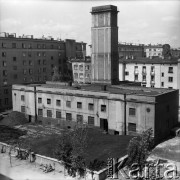 Lata 60., Warszawa, Polska.
Niezidentyfikowany budynek przemysłowy, prawdopodobnie kotłownia.
Fot. Edward Grochowicz, zbiory Ośrodka KARTA