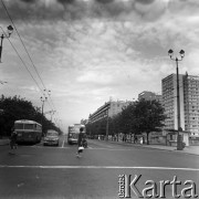 Lata 60., Warszawa, Polska.
Ulica Świętokrzyska przy skrzyżowaniu z ulicą Marszałkowską.
Fot. Edward Grochowicz, zbiory Ośrodka KARTA