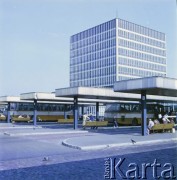 Lata 70., Warszawa, Polska.
Dworzec autobusowy Warszawa Zachodnia.
Fot. Edward Grochowicz, zbiory Ośrodka KARTA