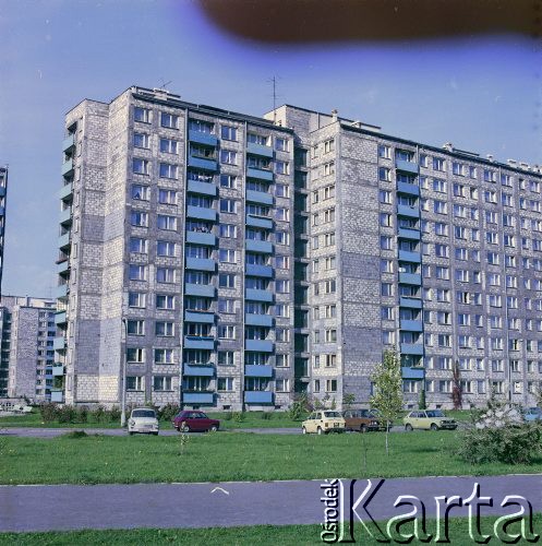 Lata 70., Warszawa, Polska.
Osiedle mieszkaniowe.
Fot. Edward Grochowicz, zbiory Ośrodka KARTA