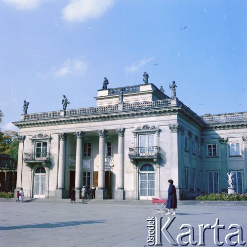 Lata 80., Warszawa, Polska.
Pałac na Wodzie w Łazienkach Królewskich.
Fot. Edward Grochowicz, zbiory Ośrodka KARTA