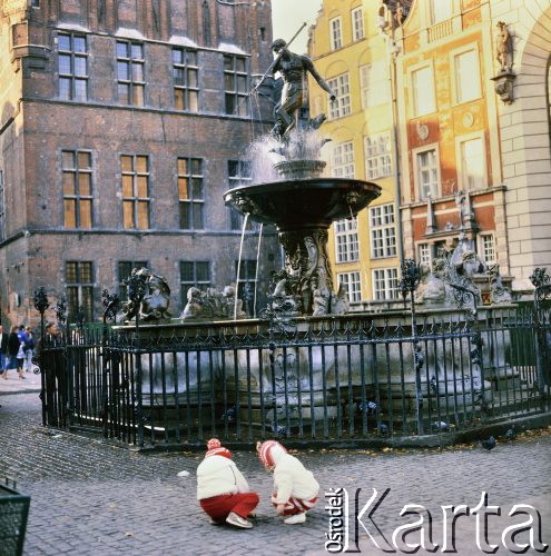 Lata 80., Gdańsk, Polska.
Fontanna Neptuna na Długim Targu.
Fot. Edward Grochowicz, zbiory Ośrodka KARTA